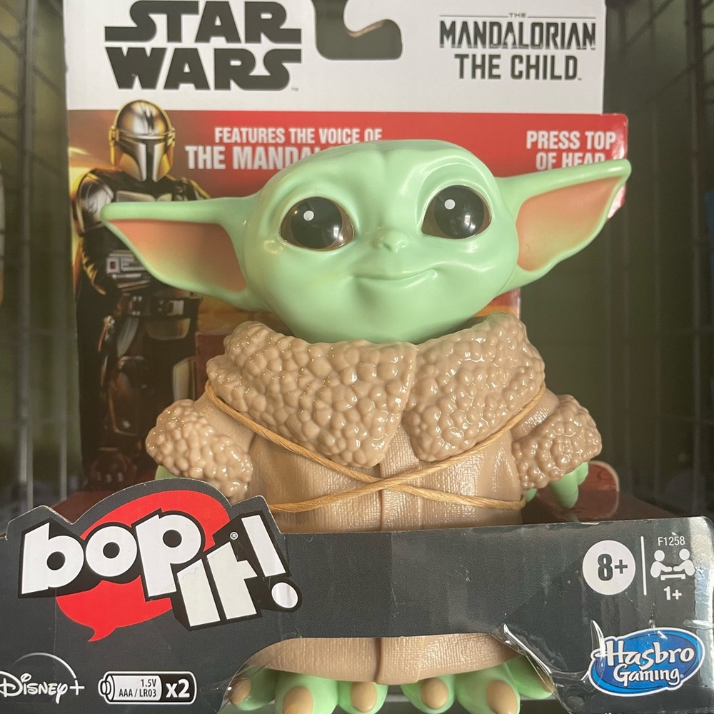 STAR WARS- ‘BOP IT’ toy.  Electronic game with real sounds.